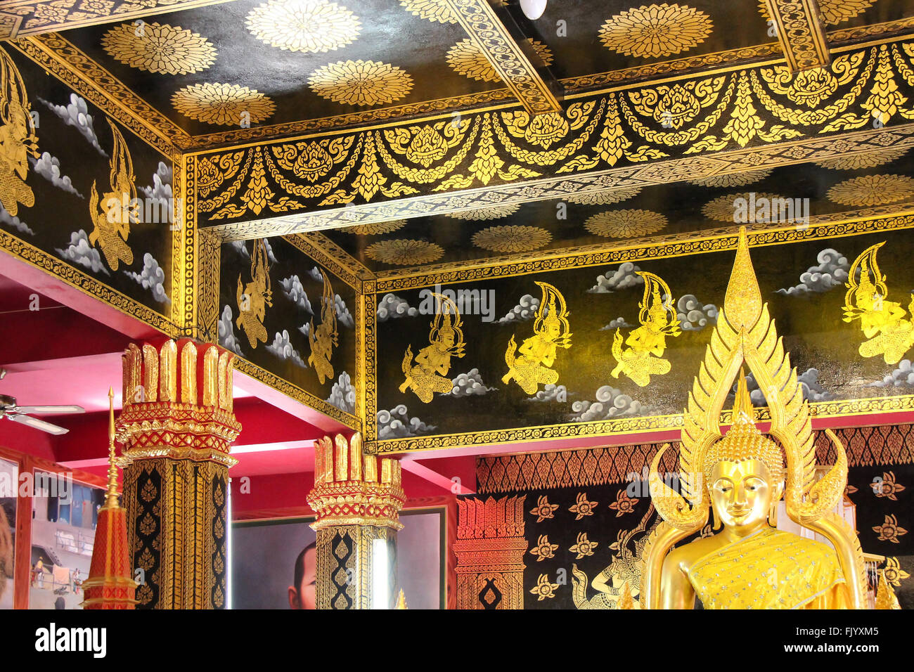 Détails de la décoration de l'intérieur de la Wat Phan un à Chiang Mai (Thaïlande). Banque D'Images
