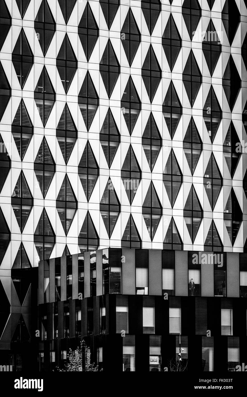 Abstrait Architecture quai, Salford Quays, Manchester, Lancashire, Angleterre, noir et blanc Banque D'Images