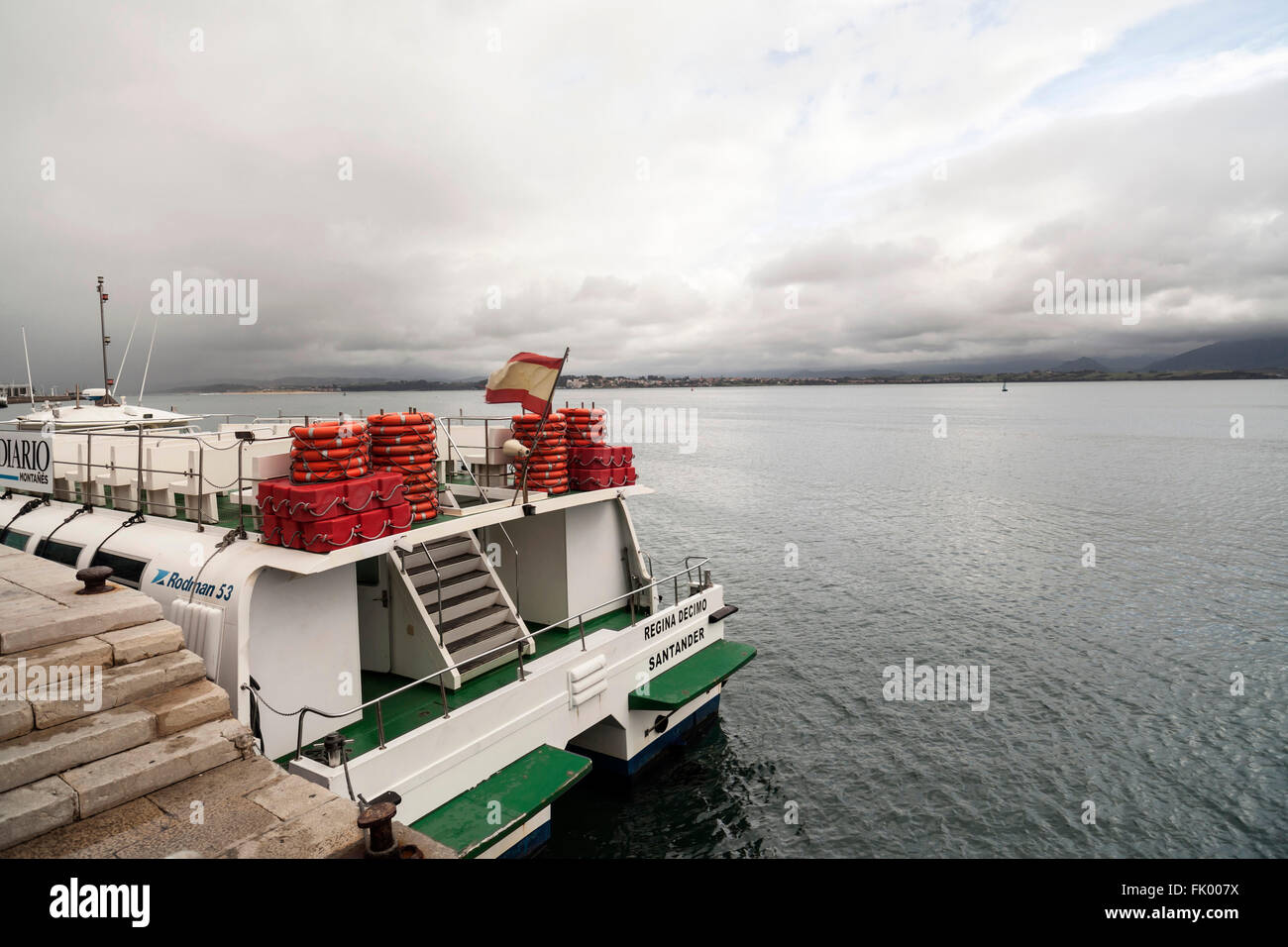 Ferry dans la baie de Santander, en Cantabrie, Espagne. Banque D'Images