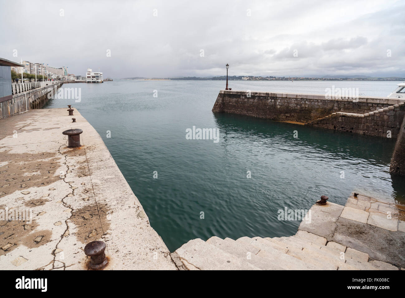 L'Embarcadero et baie de Santander, en Cantabrie, Espagne. Banque D'Images