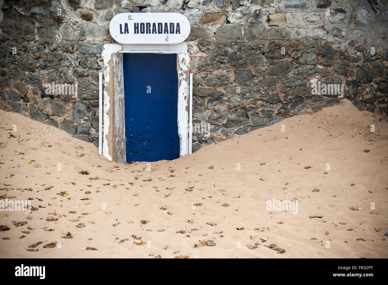 Dans le sable porte Club nautique de la Horadada. Santander, Espagne. Banque D'Images