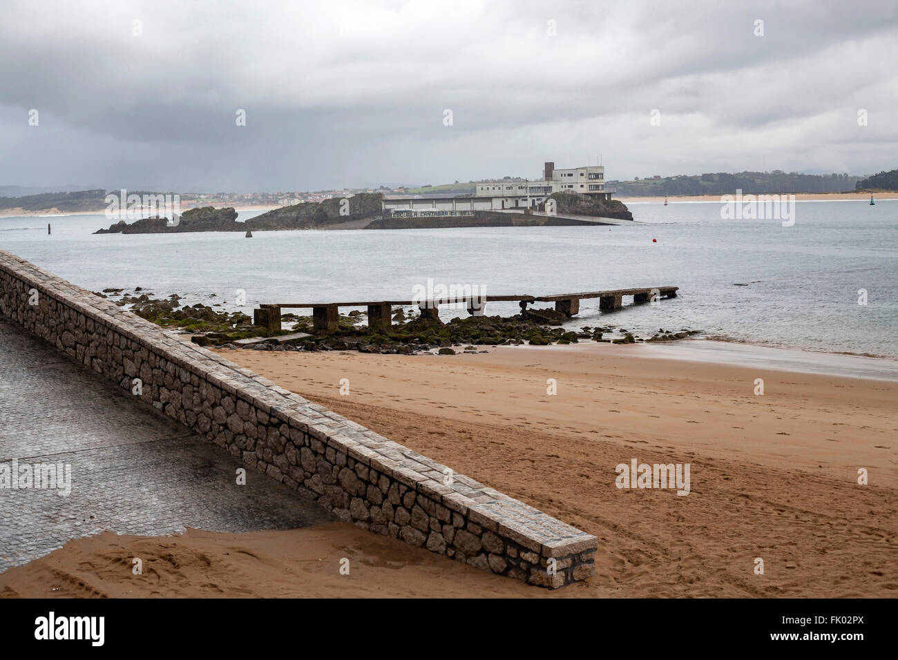 Plage Playa los Peligros, Santander. Banque D'Images