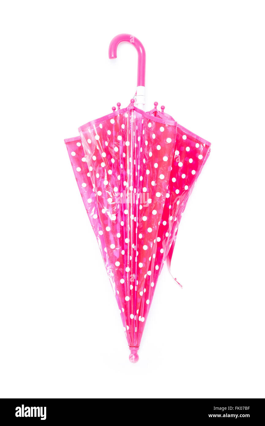Un parapluie rose à pois blancs isolé sur fond blanc Banque D'Images