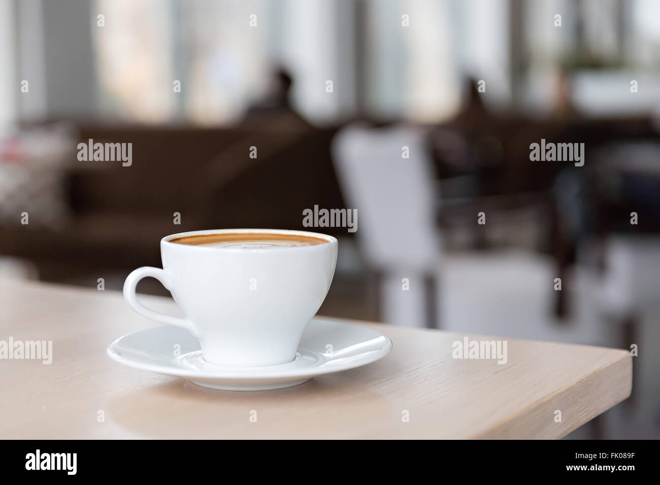 Tasse de café délicieux sur la table Banque D'Images