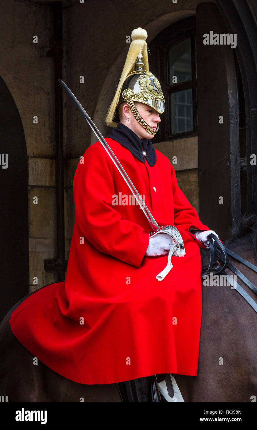 Gardien de la vie à l'extérieur de Horse Guards Parade sur Whitehall, Westminster, London, England, UK Banque D'Images