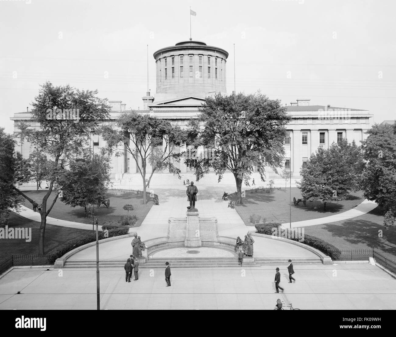State Capitol Building et la statue de William McKinley, Columbus, Ohio, USA, vers 1910 Banque D'Images