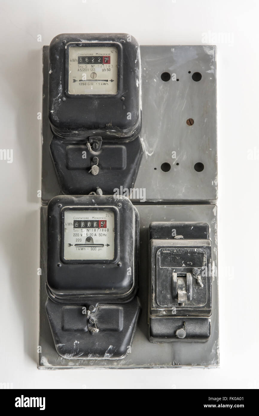 Compteur électrique ancien. Compagnie Continentale des Compteurs. 1958