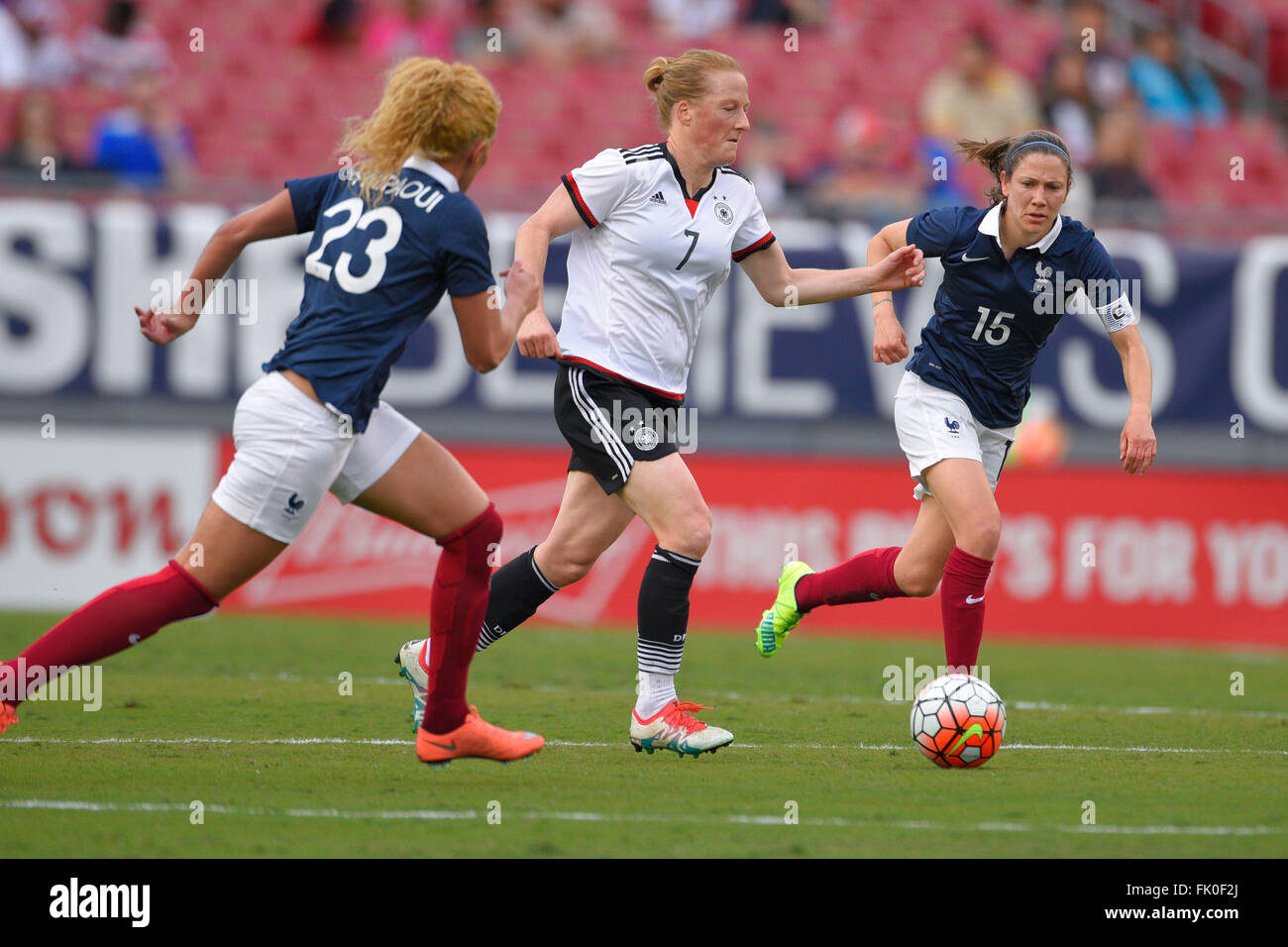 Tampa, Floride, USA. 3e Mar, 2016. Le milieu de l'Allemagne Melanie Behringer (7) lors d'un match de Coupe contre elle, France chez Raymond James Stadium le 3 mars 2016, à Tampa, en Floride. L'Allemagne a gagné 1-0. © Scott A. Miller/ZUMA/Alamy Fil Live News Banque D'Images