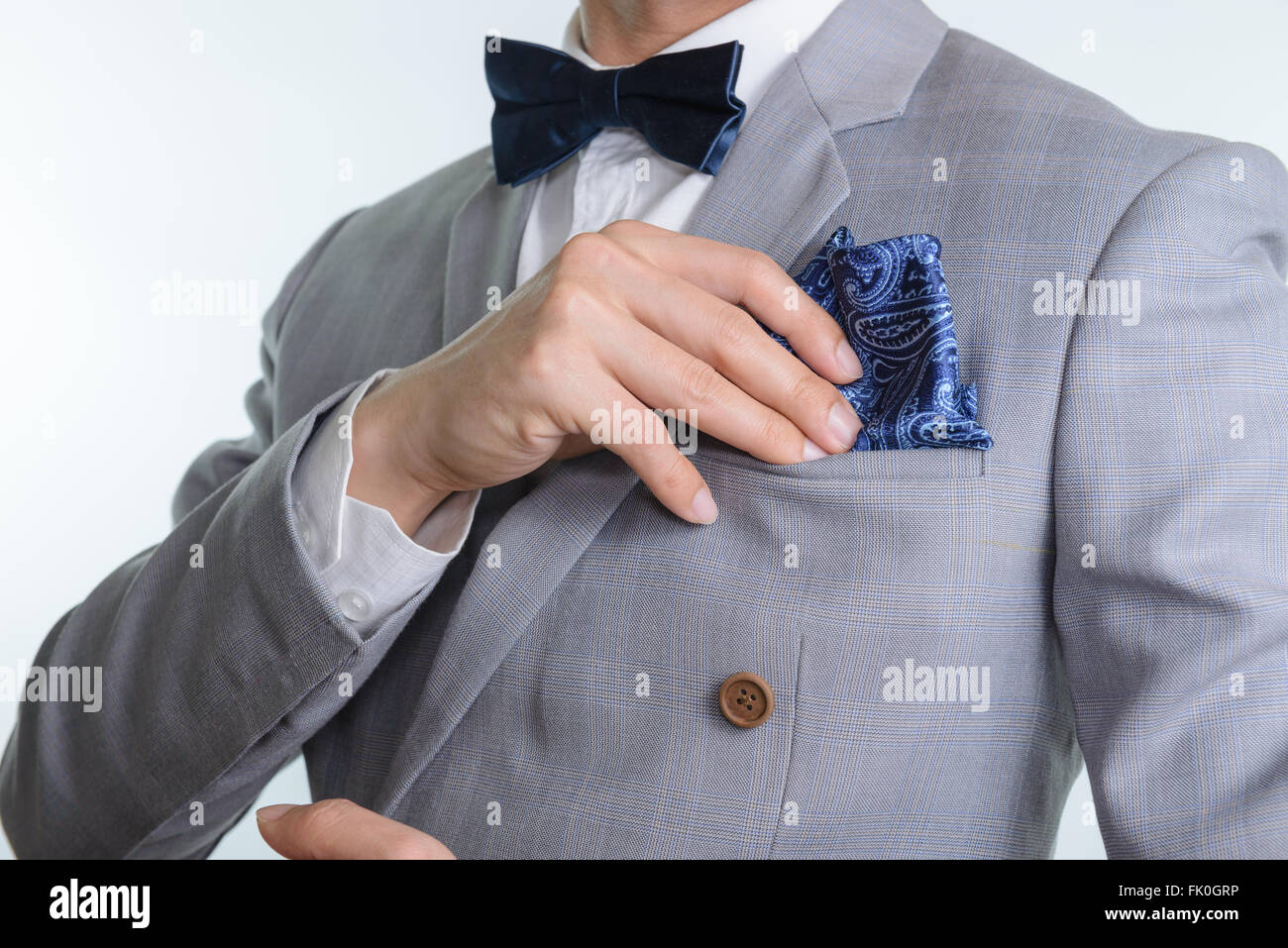 Lhomme En Costume Gris Texture Plaid Bleu Nœud Papillon