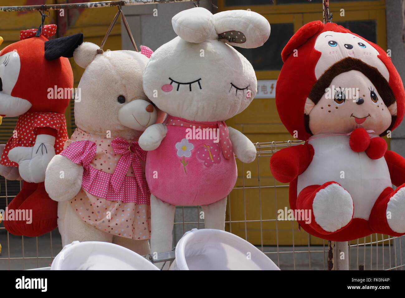 Jouets en peluche à un parc d'amusement. Banque D'Images
