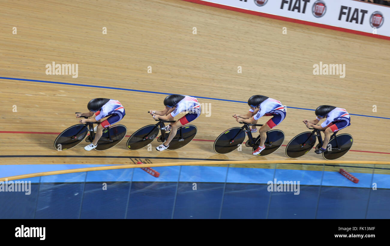 Londres, Royaume-Uni, le 4 mars 2016. 2016 UCI Cyclisme sur Piste Championnats du monde. Des femmes de Grande-Bretagne de poursuite par équipe (Laura Kenny (Laura Trott), Elinor Barker, Joanna Rowsell Shand et Ciara Horne) a battu la Nouvelle-Zélande pour réclamer la médaille de bronze avec un temps de 4:16,540 (56,131 km/h). Credit : Clive Jones/Alamy Live News Banque D'Images