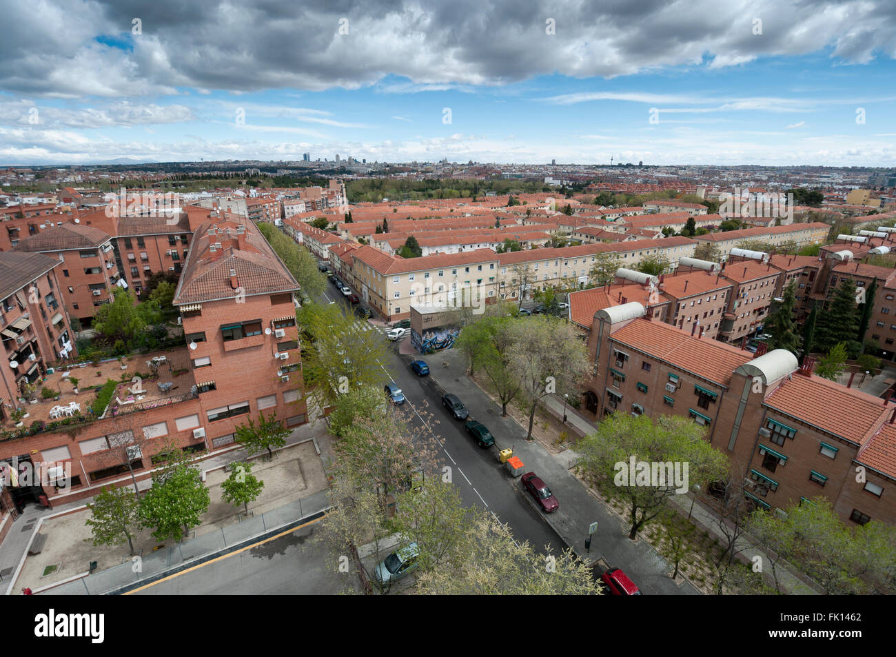 Vues de Madrid à partir de la ville du district de Carabanchel. C'est dans le sud-ouest de banlieue de Madrid Banque D'Images