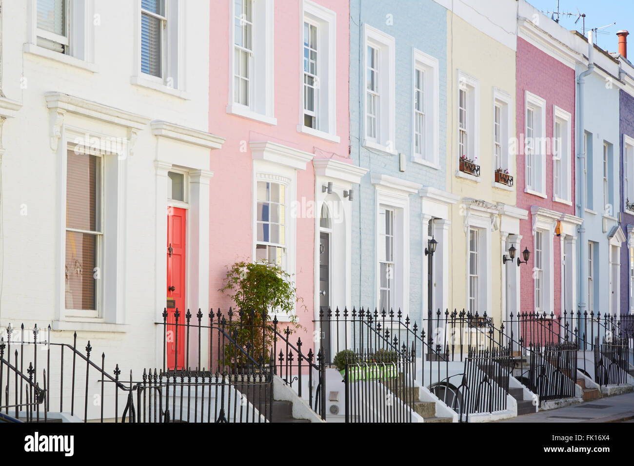 Anglais colorés façades de maisons aux couleurs pastel, les couleurs pâles à Londres Banque D'Images