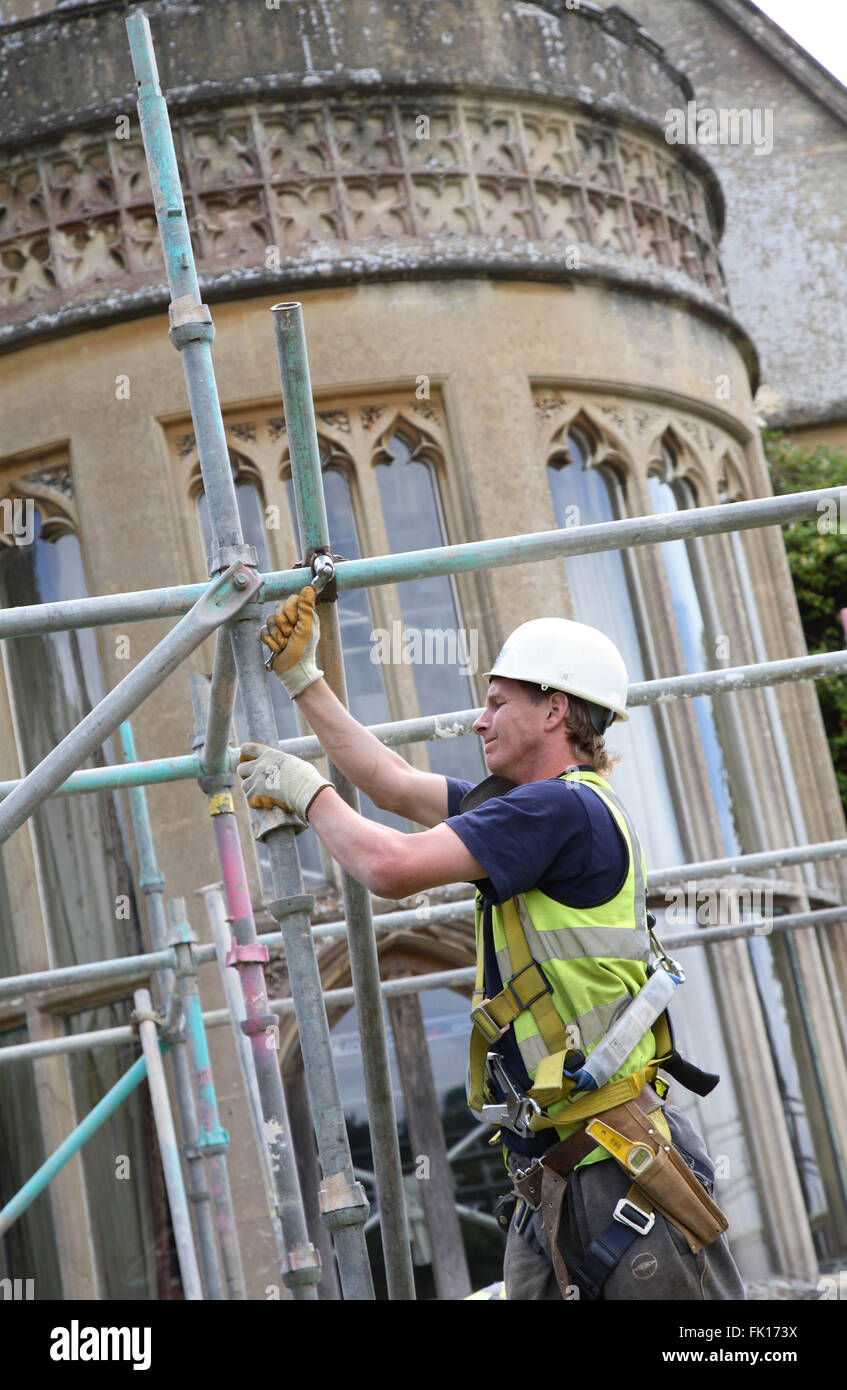 Close-up of a scaffolder travailler chez Tyntesfield House, une demeure seigneuriale appartenant au National Trust près de Bristol Banque D'Images