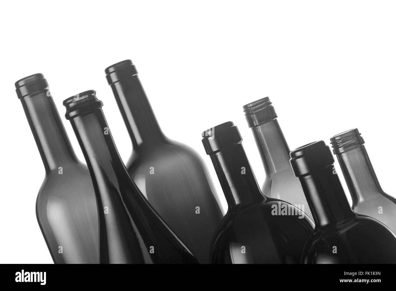 Collection de huit différents types de bouteilles de vin isolé sur fond blanc Banque D'Images