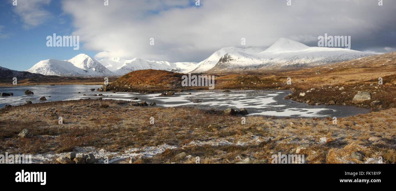 Lochan Na Stainge et le Mont Noir sur Rannoch Moor dans les Highlands écossais. Banque D'Images