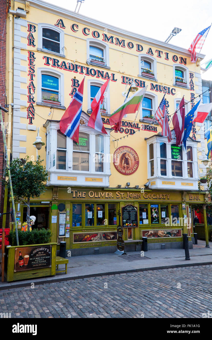 Half-penny Bridge bar and Hostel dans Temple Bar, Dublin, Irlande Banque D'Images