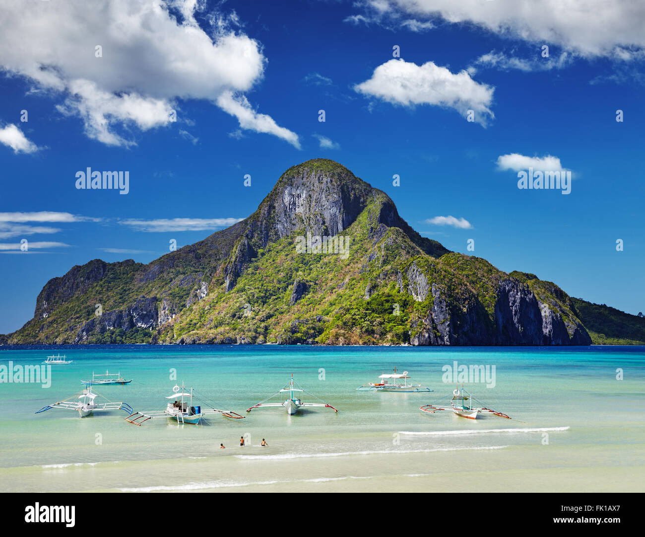 El Nido bay et l'île Cadlao, Palawan, Philippines Banque D'Images