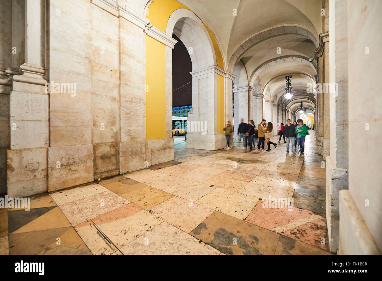 Place à arcades sur la Praça do Comércio, Lisbonne, Portugal, Europe Banque D'Images