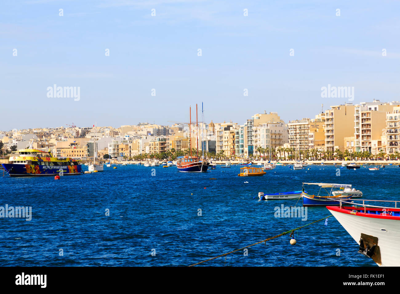 Bateaux au mouillage, la Crique de Sliema, La Valette, Malte Banque D'Images