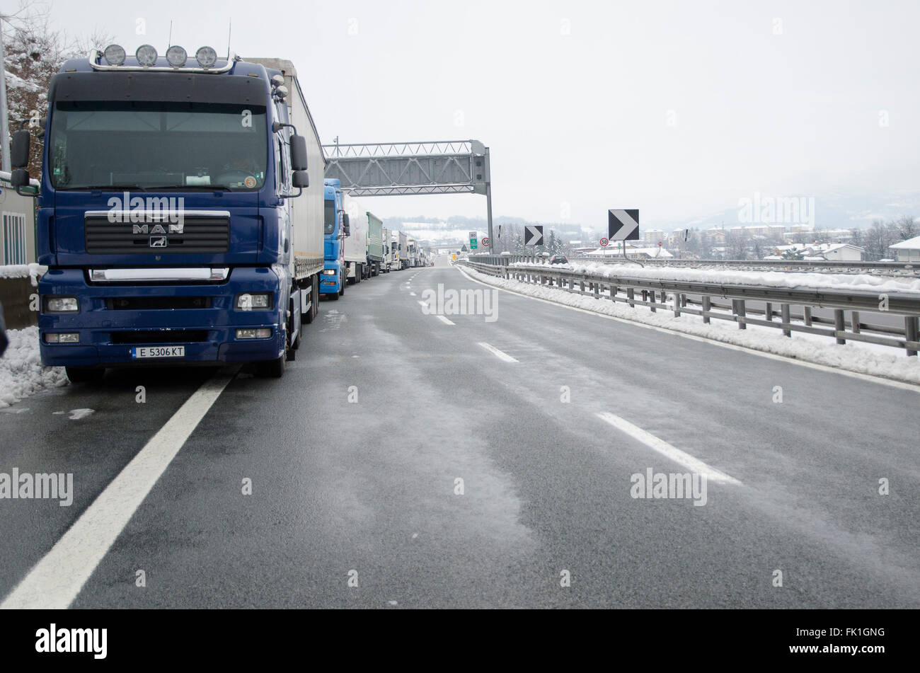 A6 Torino-Savona, Italie. 5 mars, 2016. Pour Italy-Roadblock la neige sur l'autoroute A6 Torino-Savona Crédit : Stefano Guidi/Alamy Live News Banque D'Images