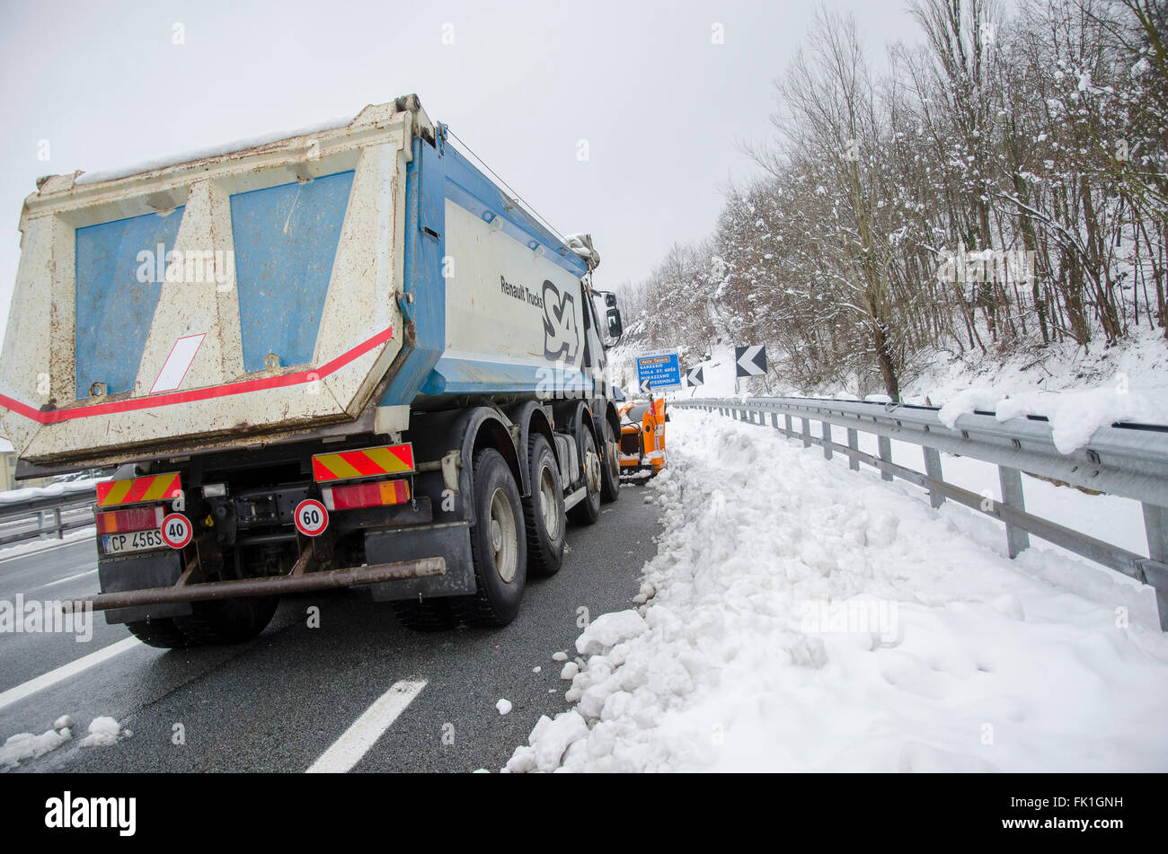 A6 Torino-Savona, Italie. 5 mars, 2016. Pour Italy-Roadblock la neige sur l'autoroute A6 Torino-Savona Crédit : Stefano Guidi/Alamy Live News Banque D'Images