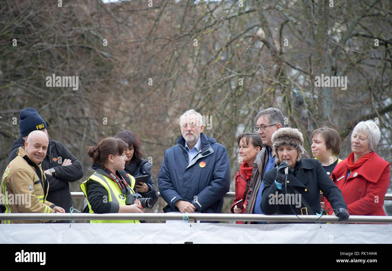 Pays de Galles Cardiff Royaume-uni 5 mars 2016 Projet de loi anti Union Européenne de protestation organisées par les syndicats du pays de Galles avec conférencier invité Jeremy Corbyn. Credit : Sian Pearce Gordon/Alamy Live News Banque D'Images