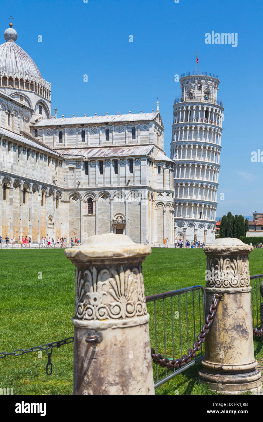 La province de Pise, Pise, Toscane, Italie. La Tour Penchée de Pise dans le Campo dei Miracoli, ou le Champ des Miracles. Banque D'Images