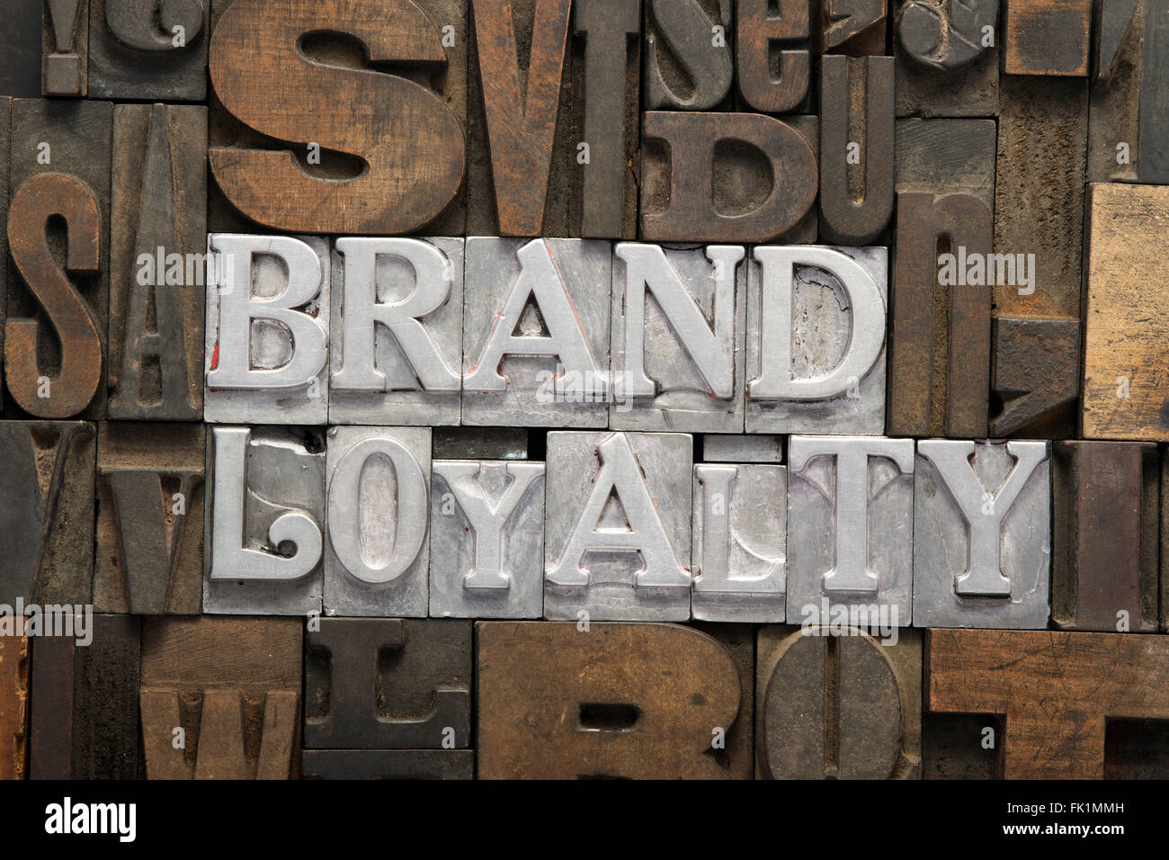 La fidélité à une marque de phrase faite de blocs dans la typographie métallique lettres en bois mixte Banque D'Images