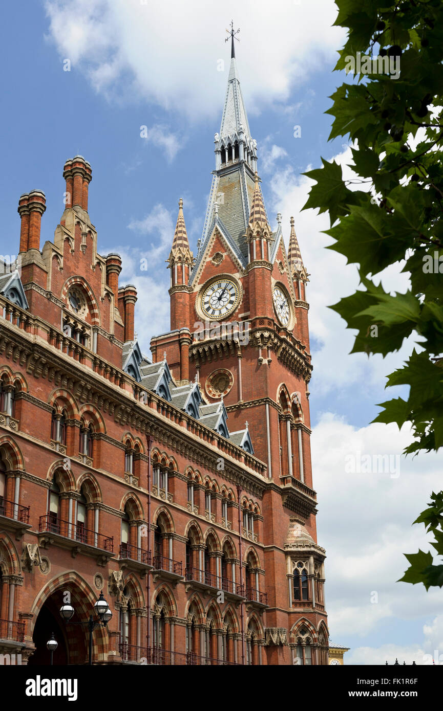 L'extérieur de la gare St Pancras International Station de Train, Londres, Royaume-Uni. Banque D'Images