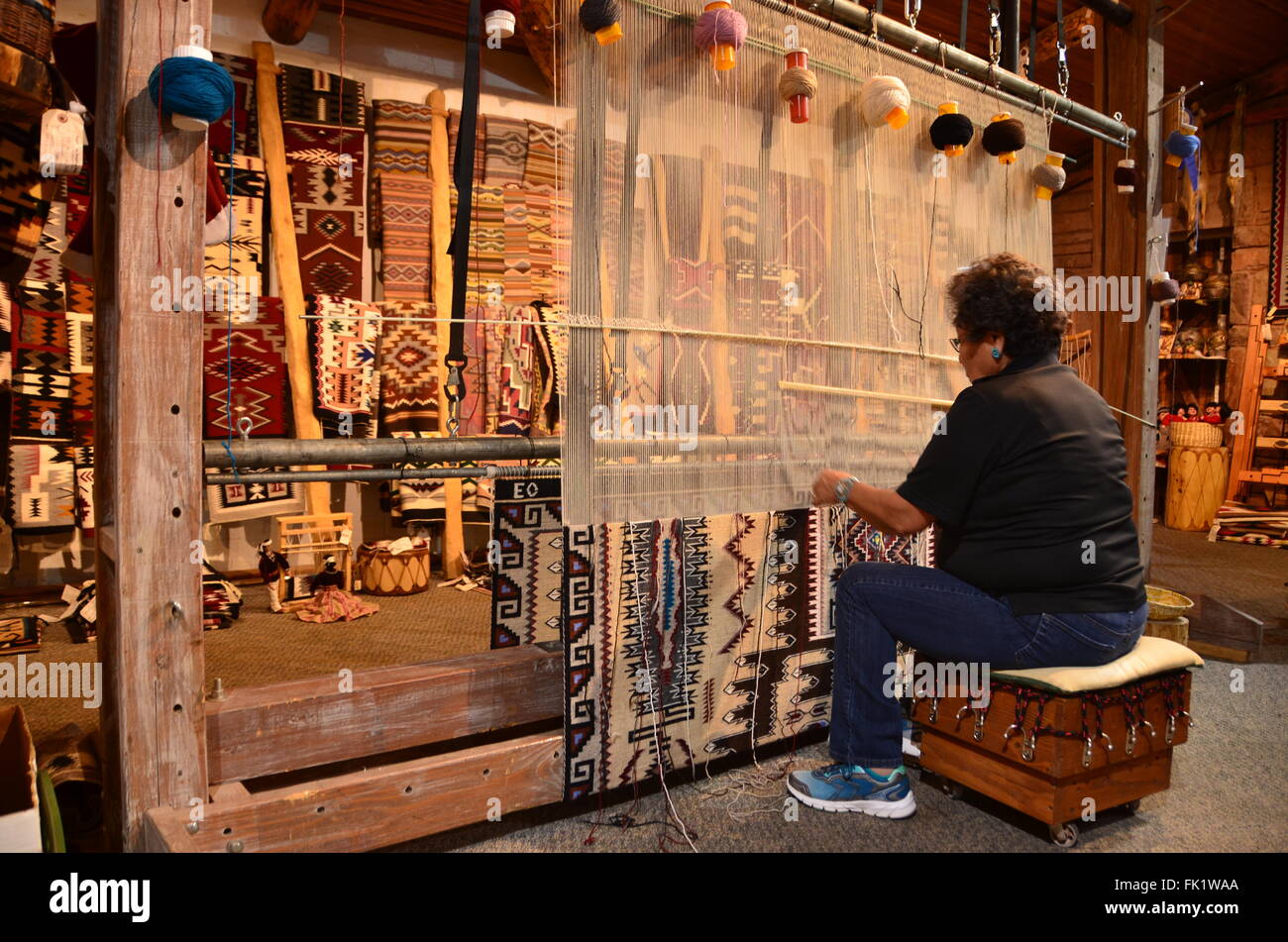 Cameron trading post arizona réserve navajo elsie glander tapis weaver Banque D'Images