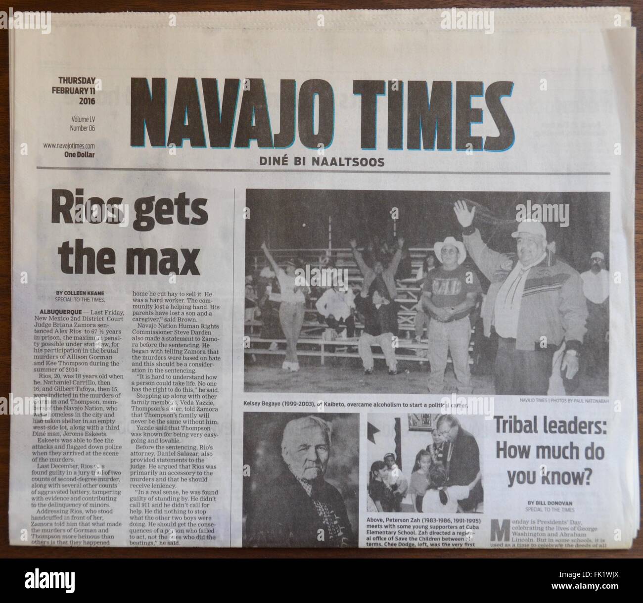 Couvrir du Navajo Times du 11 février 2016 sur la vente en Arizona Banque D'Images