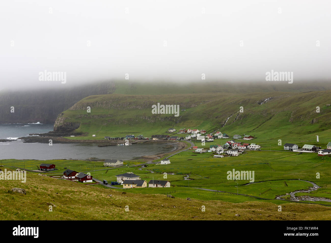 Paysage typique sur les îles Féroé, avec Famjin au coast sur Suduroy Banque D'Images