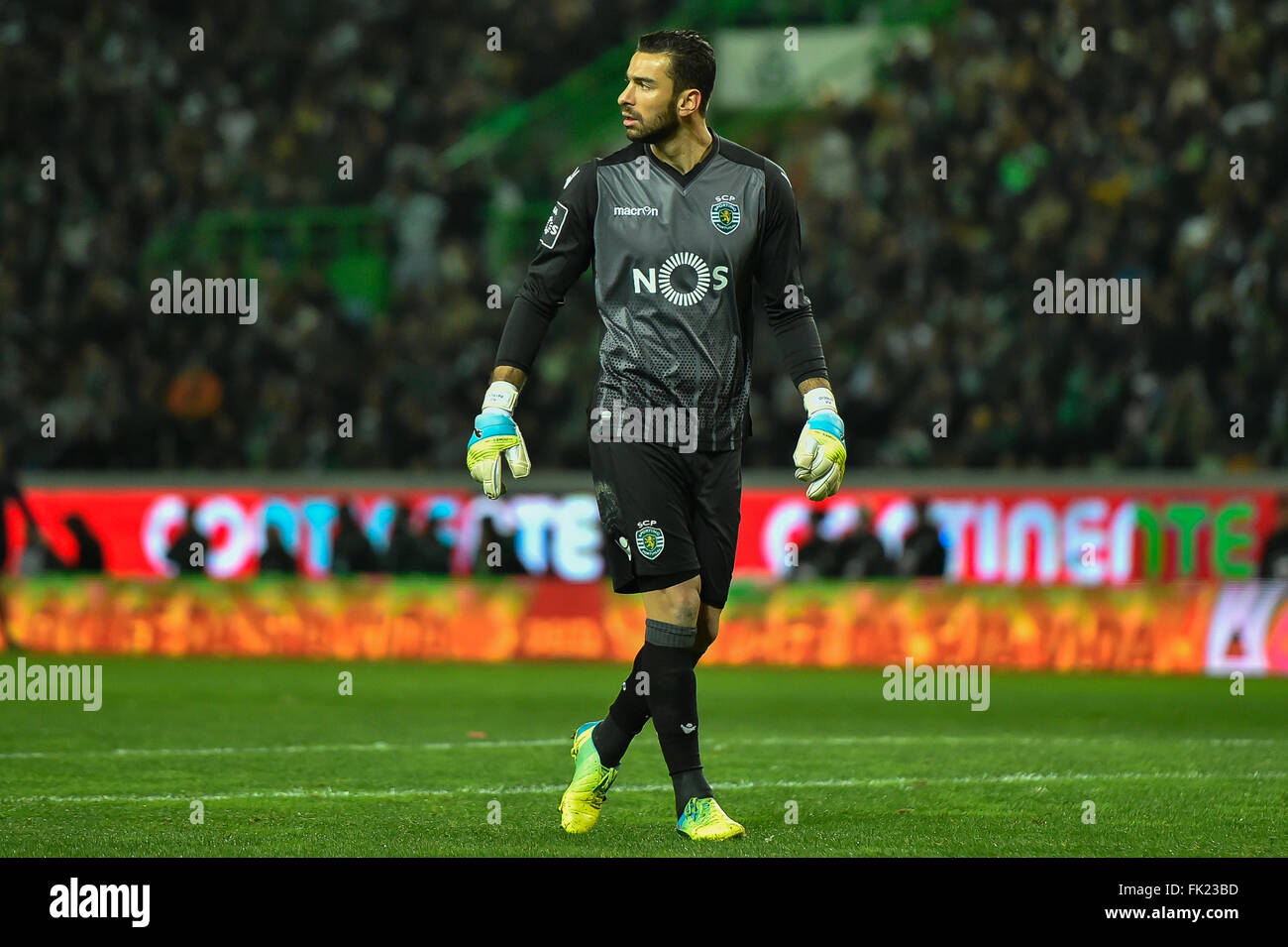 Lisbonne, Portugal. 5 mars, 2016. SPORTING-BENFICA - Rui Patricio, sportives, goalkepper en action lors d'un match de football de la Ligue portugaise entre Sporting et Benfica Estádio de Alvalade XXI, à Lisbonne, Portugal. Photo : Bruno de Carvalho/Alamy Live News Banque D'Images