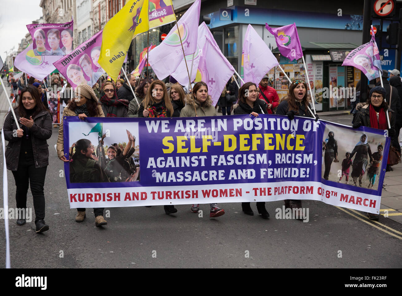 Londres, Royaume-Uni. 5 mars, 2016. Les femmes kurdes et turcs sur l'augmentation des femmes 'Million' mars contre la violence domestique. Credit : Mark Kerrison/Alamy Live News Banque D'Images