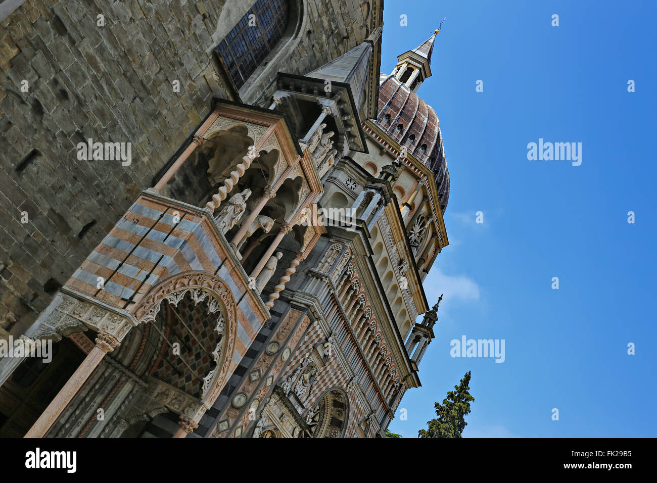 Cappella Colleoni et Basilica di Santa Maria Maggiore à la place du Duomo de Bergame, Lombardie, Italie Banque D'Images