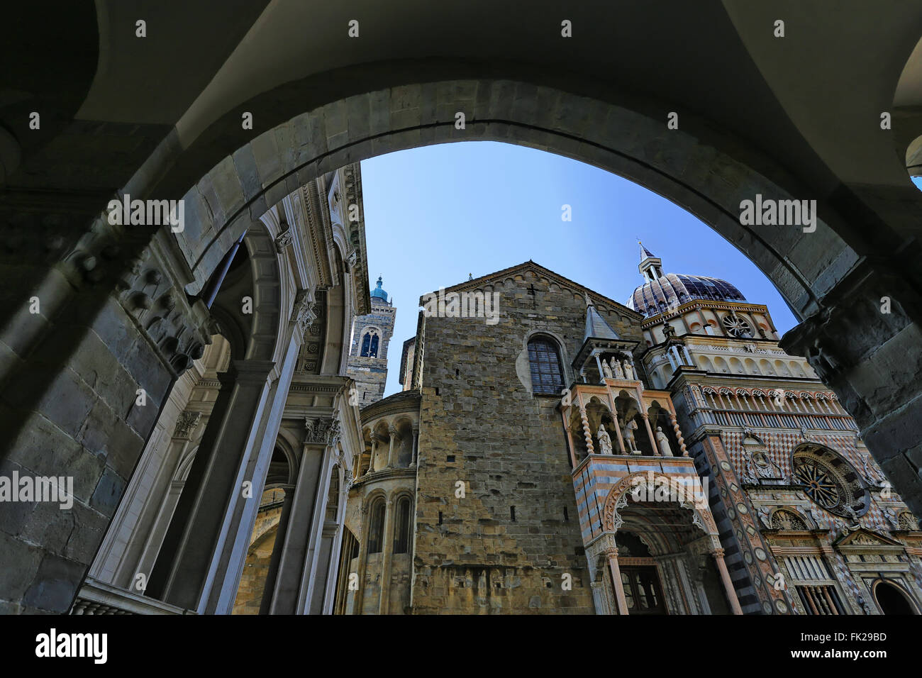 Cappella Colleoni et Basilica di Santa Maria Maggiore à la place du Duomo de Bergame, Lombardie, Italie Banque D'Images