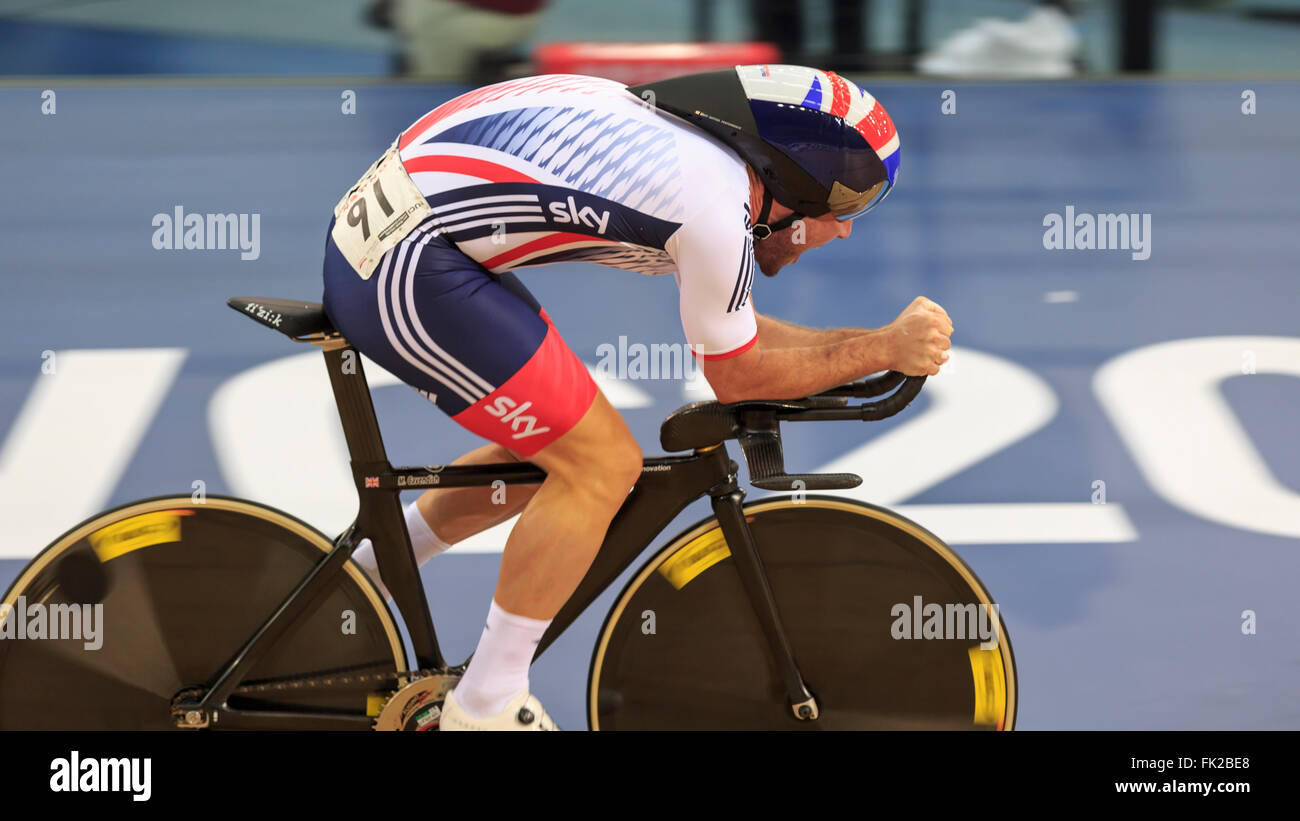 Londres, Royaume-Uni, le 5 mars 2016. 2016 UCI Cyclisme sur Piste  Championnats du monde. Mark Cavendish la Grande-Bretagne participe à la  quatrième ronde de l'Omnium, le 1 km contre la montre. Il