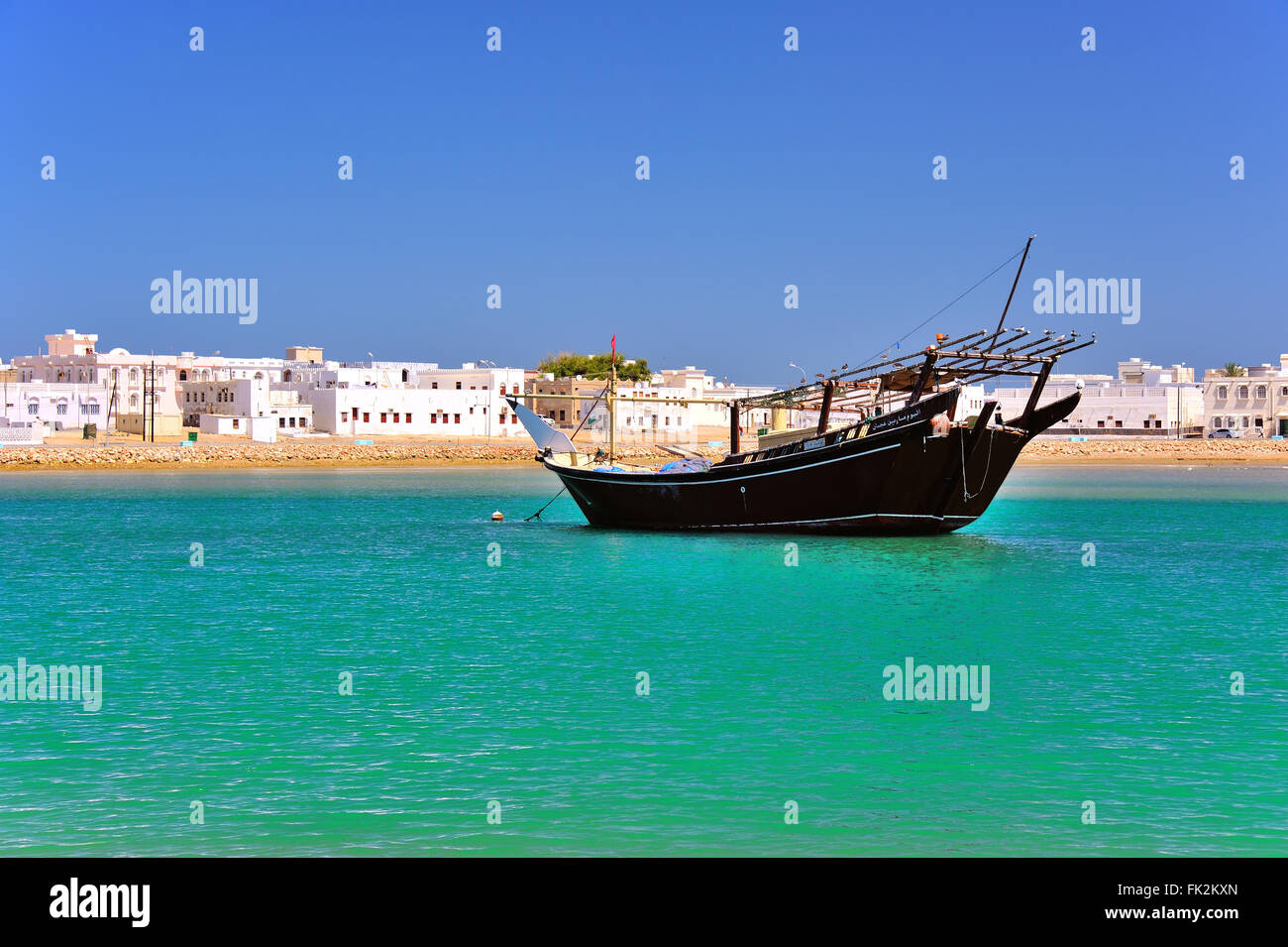 Lagoon et le port de la ville sur avec dhow, Sultanat d'Oman Banque D'Images