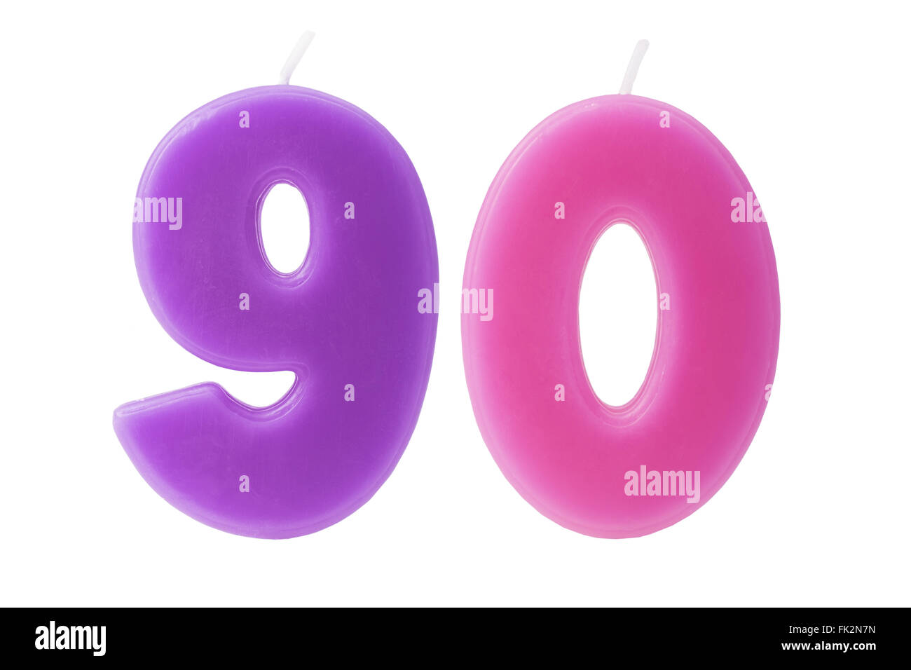 Bougies d'anniversaire colorée sous la forme du nombre 90 sur fond blanc Banque D'Images