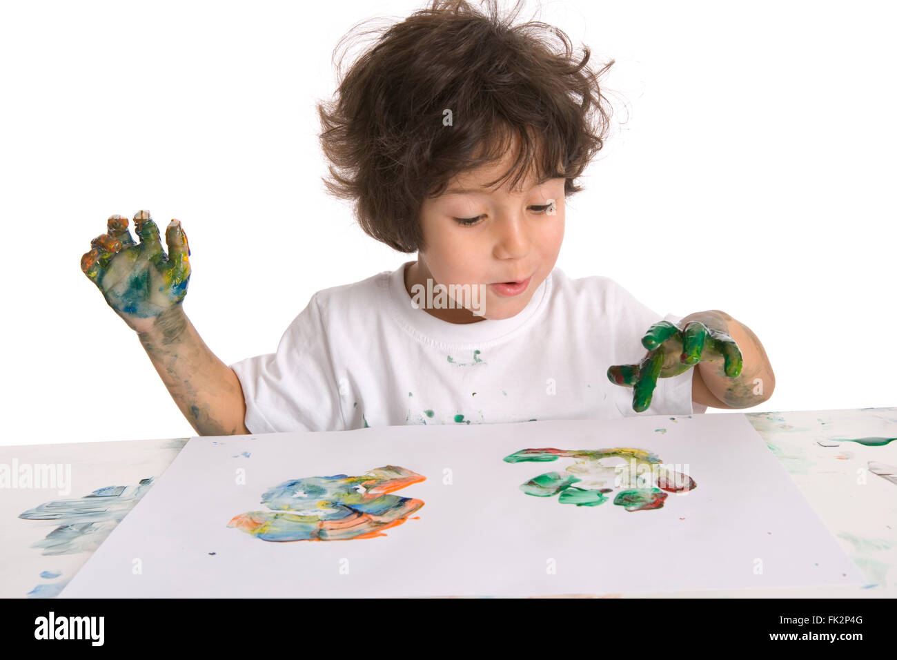 Petit garçon fait un doigt- Peinture sur fond blanc Banque D'Images