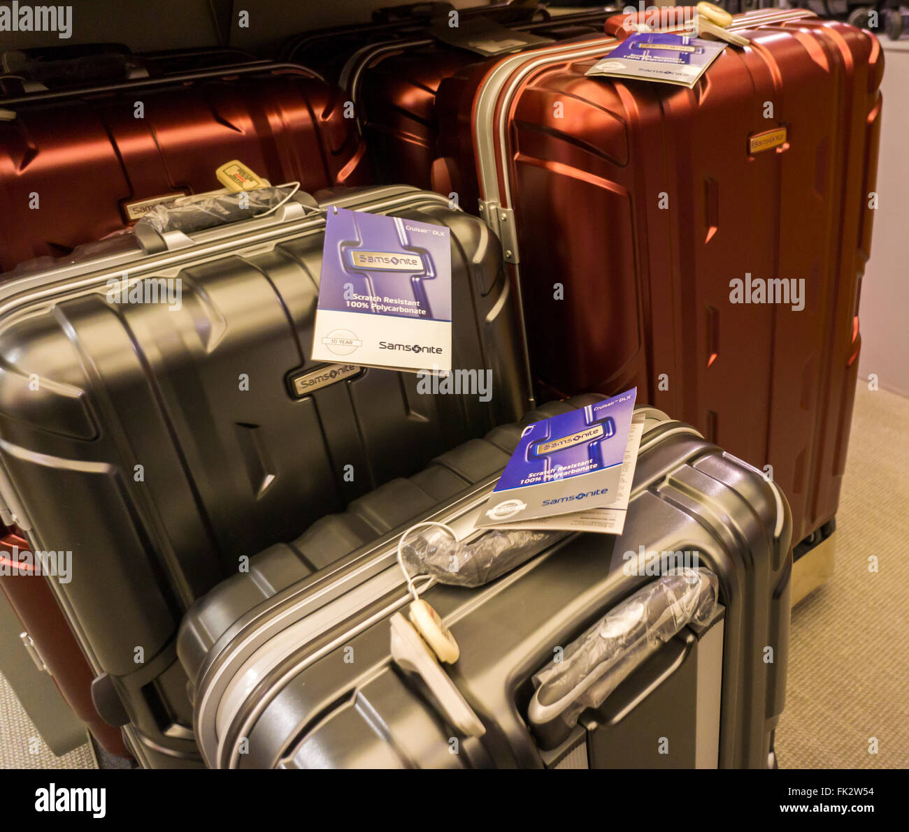 Marque Samsonite bagages dans Macy's à New York le vendredi 4 mars 2016.  Samsonite a annoncé qu'elle a accepté d'acheter concurrent Tumi dans une  transaction d'une valeur de près de 1,8 milliards