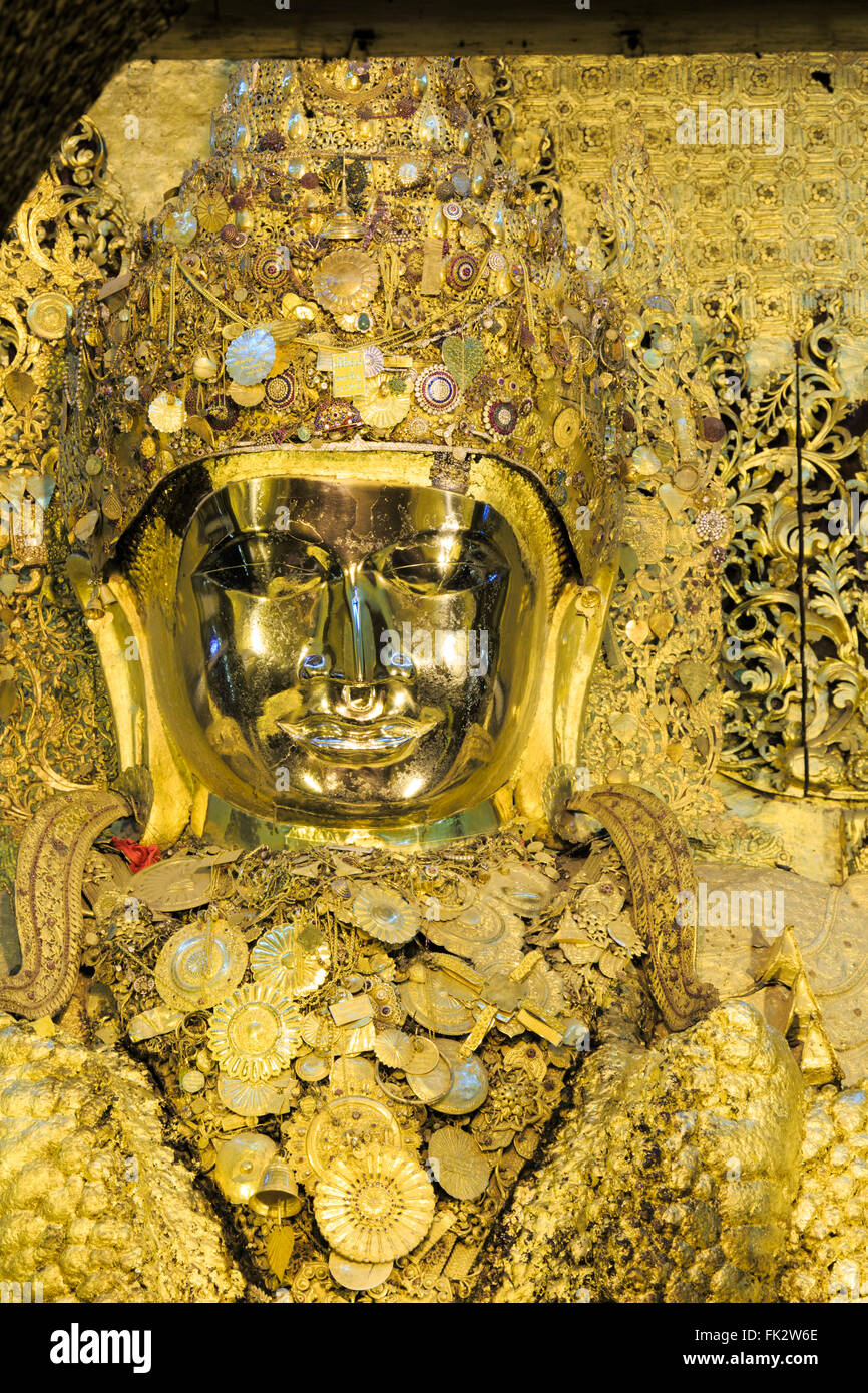 Temple de Bouddha de Mahamuni, effigie de bouddha recouvert d'or, Mandalay, Myanmar, Birmanie Banque D'Images