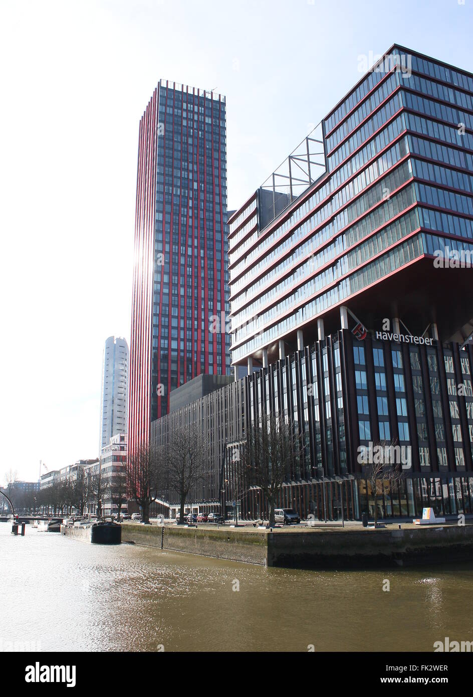 Le Red Apple, un gratte-ciel résidentiel de 124 m de haut à Wijnhaven à Rotterdam, Pays-Bas, conçu par les architectes et urbanistes KCAP Banque D'Images