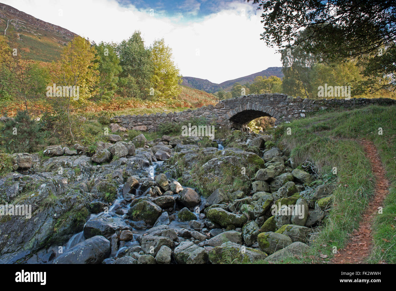 Ashness Pont de pierre près de Keswick Lake District National Park Cumbria England UK Banque D'Images