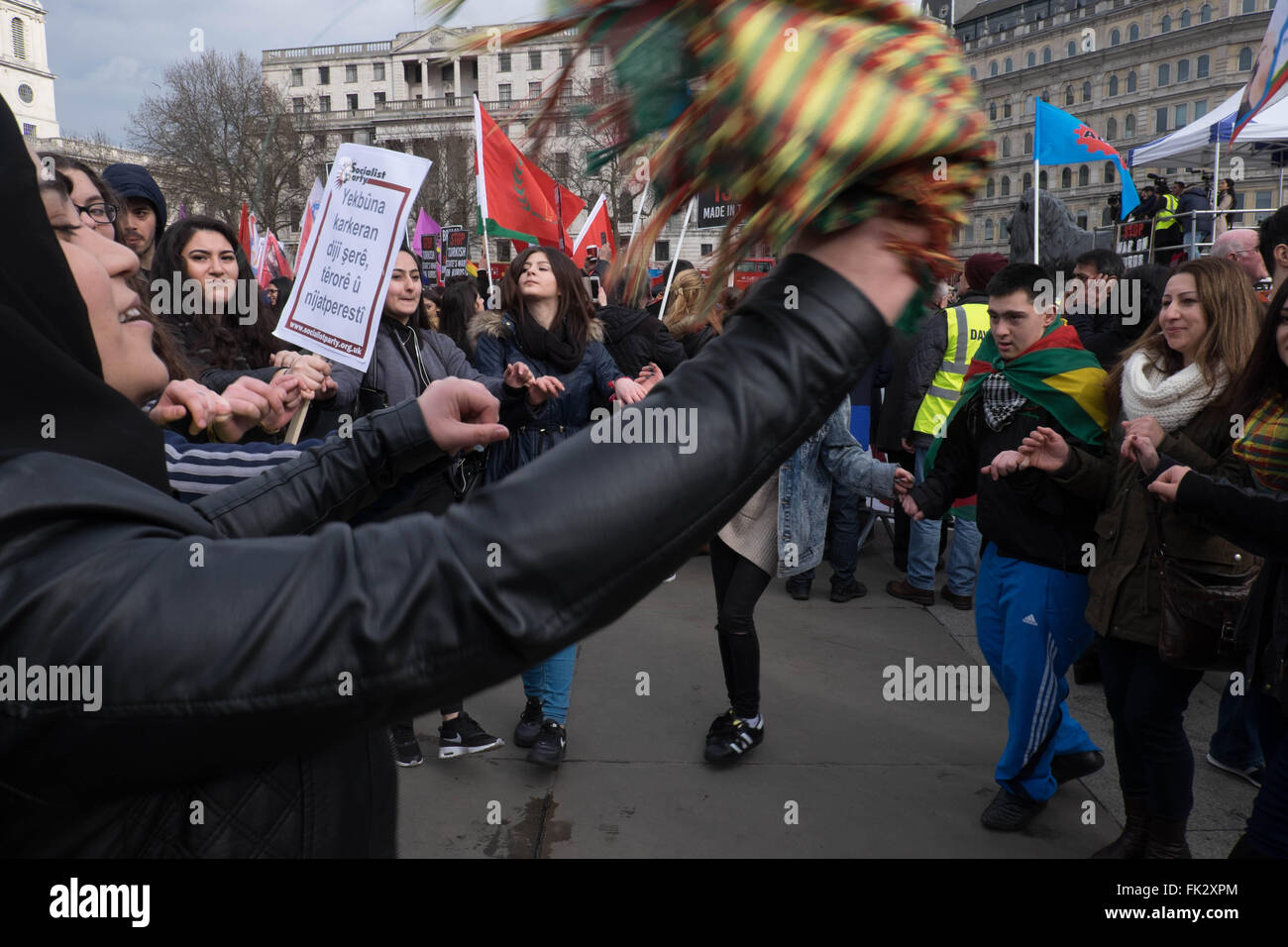 Londres, Royaume-Uni. 06 Mar, 2016. Les manifestants kurdes si mars centre de Londres pour démontrer contre la répression turque en Turquie orientale Crédit : Jay/Shaw-Baker Alamy Live News Banque D'Images