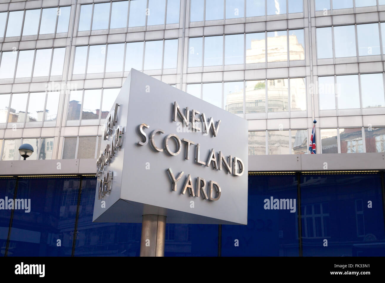New Scotland Yard sign, Close up, Broadway, London, England, UK Banque D'Images