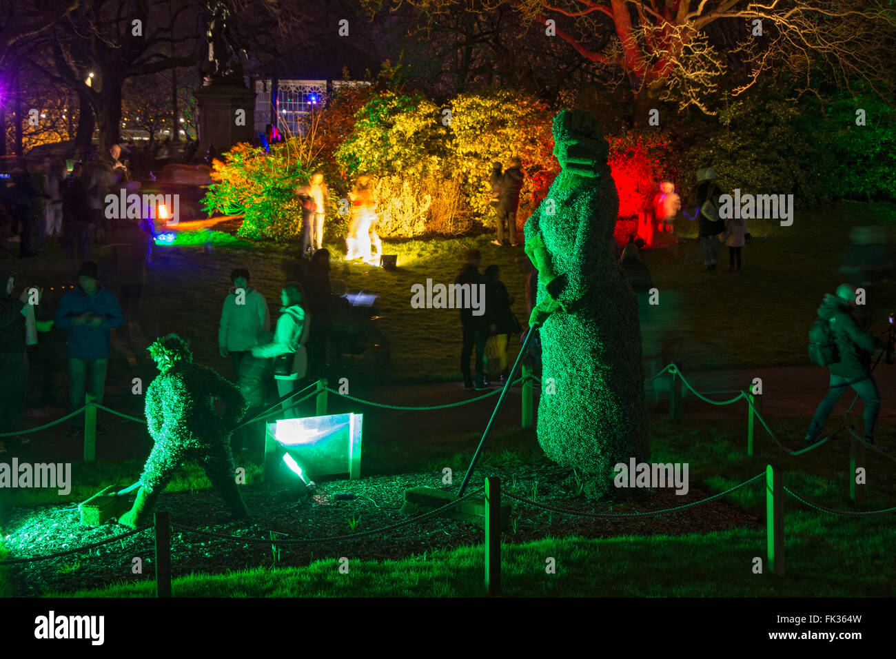 Topiaire lumineuse chiffres dans le parc du château au cours de la 'Nuit Lumière' Festival, Nottingham, England, UK Banque D'Images