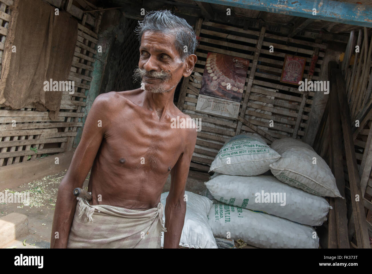 Vieil homme au marché, Ennaikaran Kanchipuram, Banque D'Images