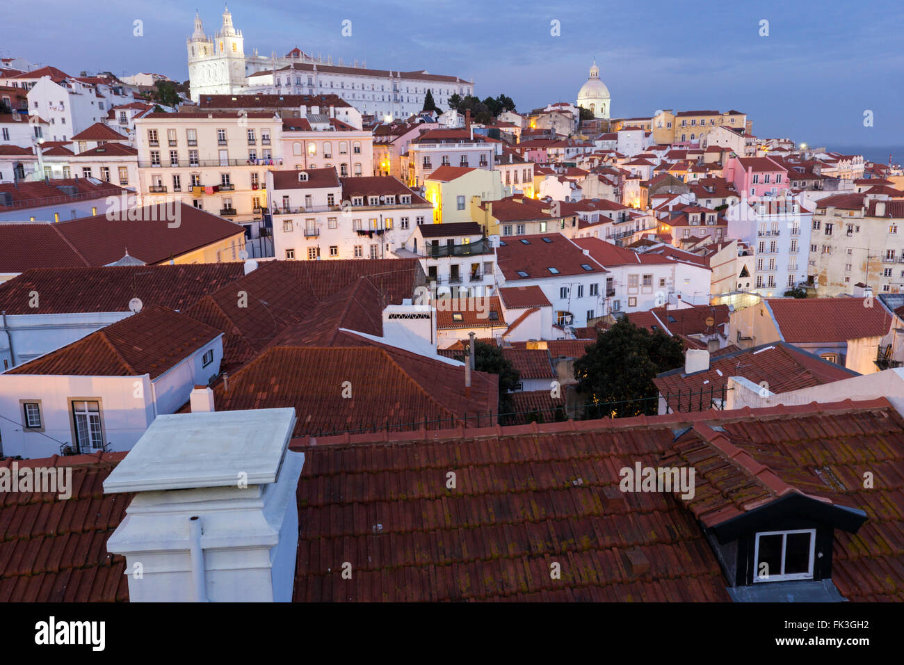 Vue sur la vieille ville dans Alfama, Lisbonne, Portugal Banque D'Images